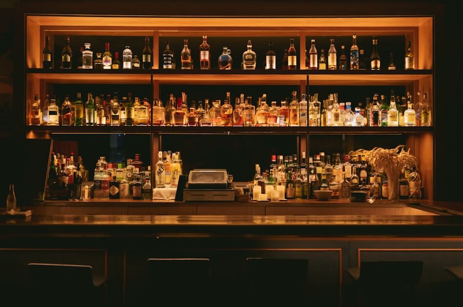 Bar & Lounge